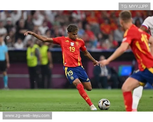 亚马尔假动作晃开防守